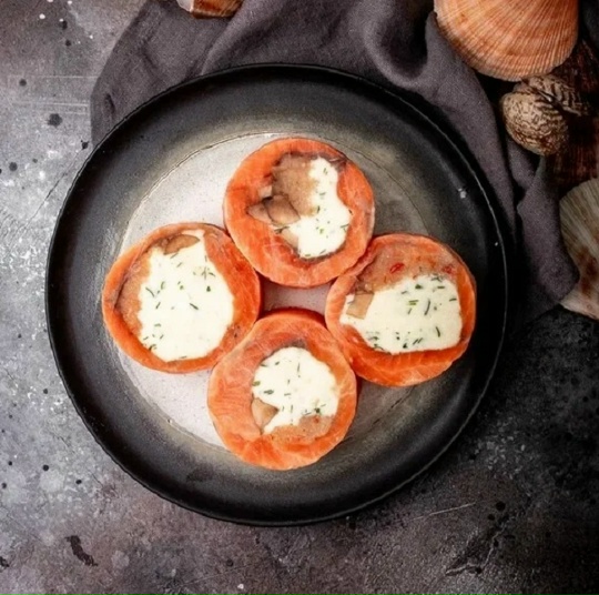 Фото Рулеты из Форели с сыром, крабом и шампиньонами